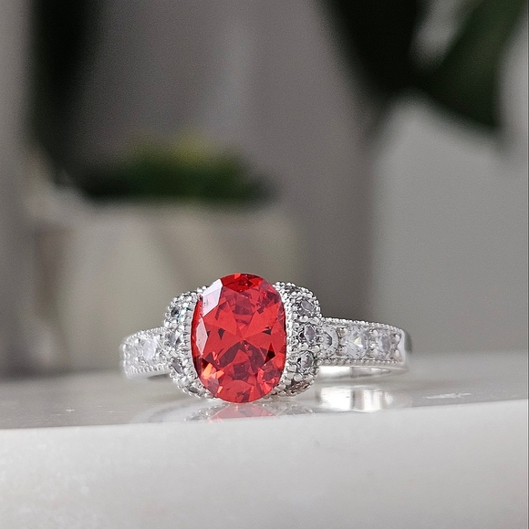 Elegant Silver and Red Gemstone Ring - Picture 3 of 8